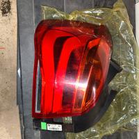 Faro posteriore sinistro BMW serie 1 danneggiato