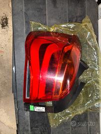 Faro posteriore sinistro BMW serie 1 danneggiato