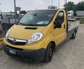 Autocarro Opel Vivaro usato cassone fisso