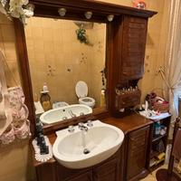 Mobile bagno in legno con speccheira