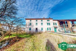 CASA INDIPENDENTE CON GIARDINO E AMPIO POTENZIALE!