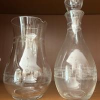 Coppia di decanter in vetro inciso