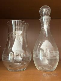 Coppia di decanter in vetro inciso