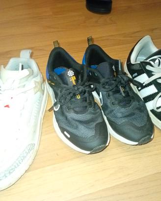 scarpe di marca,giacca e pallone da calcio