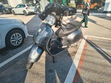 Vespa Gt200