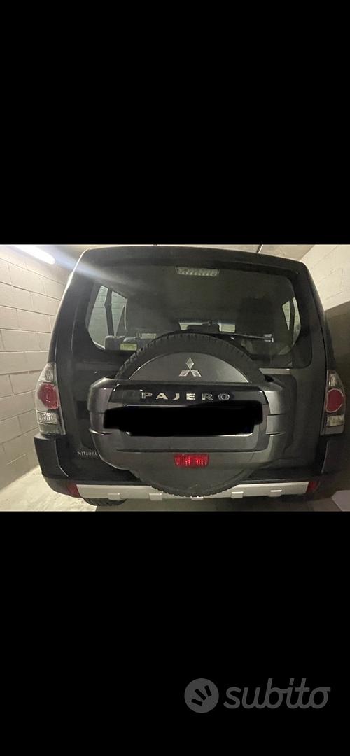 Mitsubishi Pajero 2011 photo 2