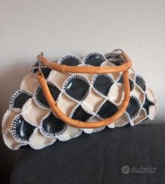 borsa particolare con manico in bambù 
