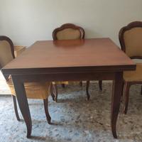 tavolo quadrato  in legno allungabile e 4 sedie 