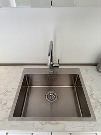 Lavabo e miscelatore da cucina