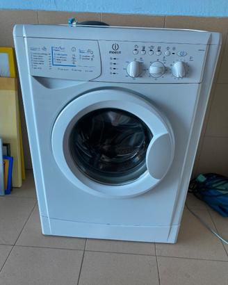 Lavatrice Indesit WISL 106, Slim