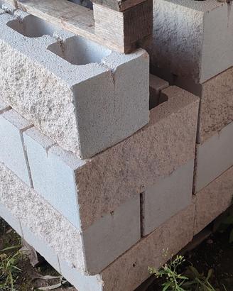 Blocchi prefabbricati idrofugati 20x40x20 3 €