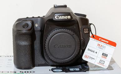 Canon EOS 50D + 2 batterie con soli 19.465 scatti