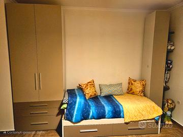 Cameretta  completa con armadi e letto contenitore
