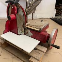 Antica affettatrice a volano
