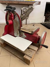 Antica affettatrice a volano