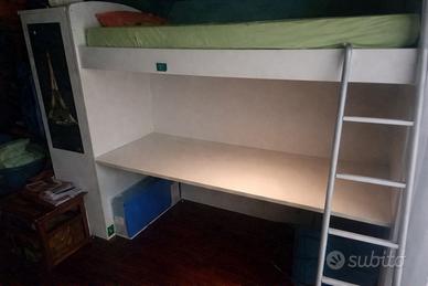 letto a castello con scrivania