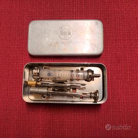 Siringa medica vintage con il suo contenitore orig