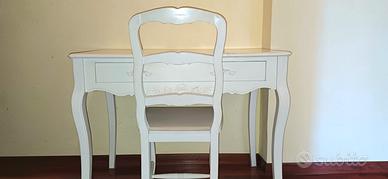 scrivania con sedia