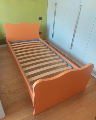 Letto singolo +comodino + contenitori 