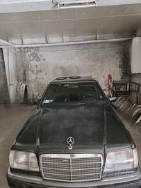 Mercedes E200 Nera