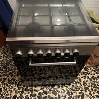 Cucina gas inox con 4 fuochi e forno
