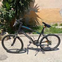 Bicicletta mountain bike BTWIN