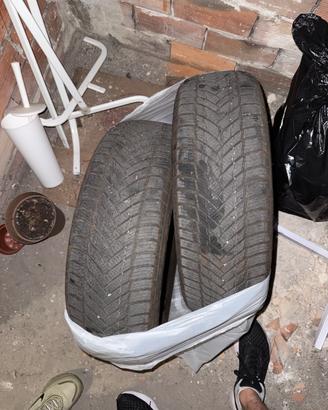 2 gomme usate (prezzo trattabile)