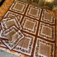 set tovaglia quadrata e fazzoletti abbinati(4 pz)