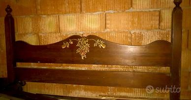 Struttura letto matrimoniale con baldacchino