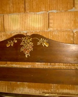 Struttura letto matrimoniale con baldacchino