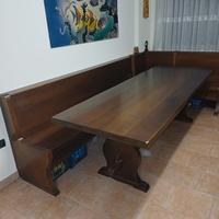 Tavolo e panca artigianali in noce