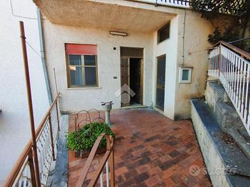 3 LOCALI A MONTE SAN BIAGIO