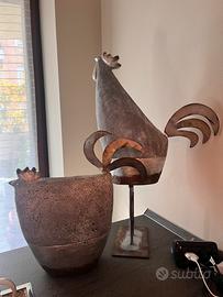 Gallo e gallina sculture in metallo e gesso
