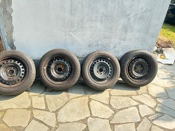 Pneumatici più cerchi Goodyear