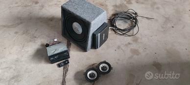 Impianto subwoofer JBL con autoradio Sony e casse