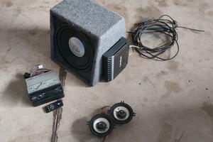 Impianto subwoofer JBL con autoradio Sony e casse