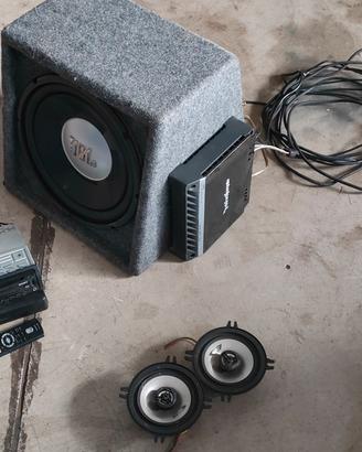 Impianto subwoofer JBL con autoradio Sony e casse