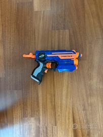 Pistola Nerf con laser