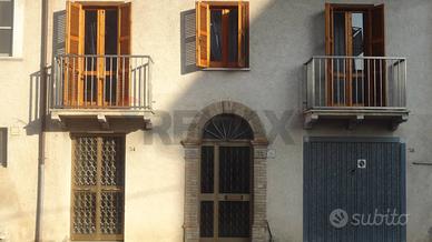 Casa Semindipendente - Fara Filiorum Petri