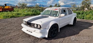 BMW E30 da drifting