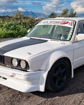 BMW E30 da drifting