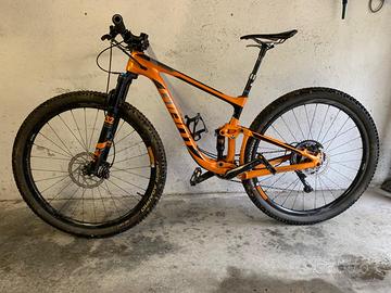 Giant MTB Full Suspension Carbonio – Fox 32 – Fox