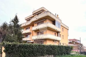 4 LOCALI A FANO