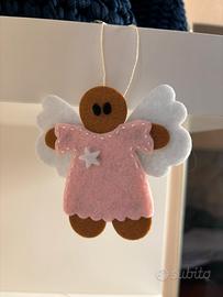 Omino di pan di zenzero in feltro