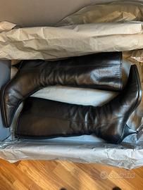 Stivali in pelle di bufalo nera Miu Miu Prada