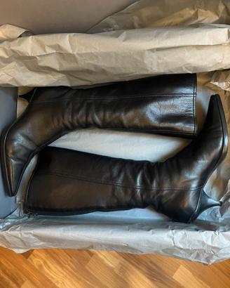 Stivali in pelle di bufalo nera Miu Miu Prada