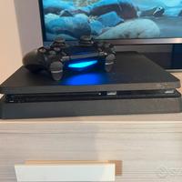 PS4 1T + giochi vari (FC24, WWE 2k25 ecc…)