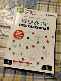 Libro "Relazioni internazionali" Mondadori - nuovo