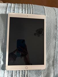 Ipad ottava generazione (2020) + smart keyboard 1