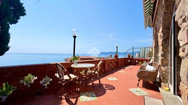 2 LOCALI A ALASSIO